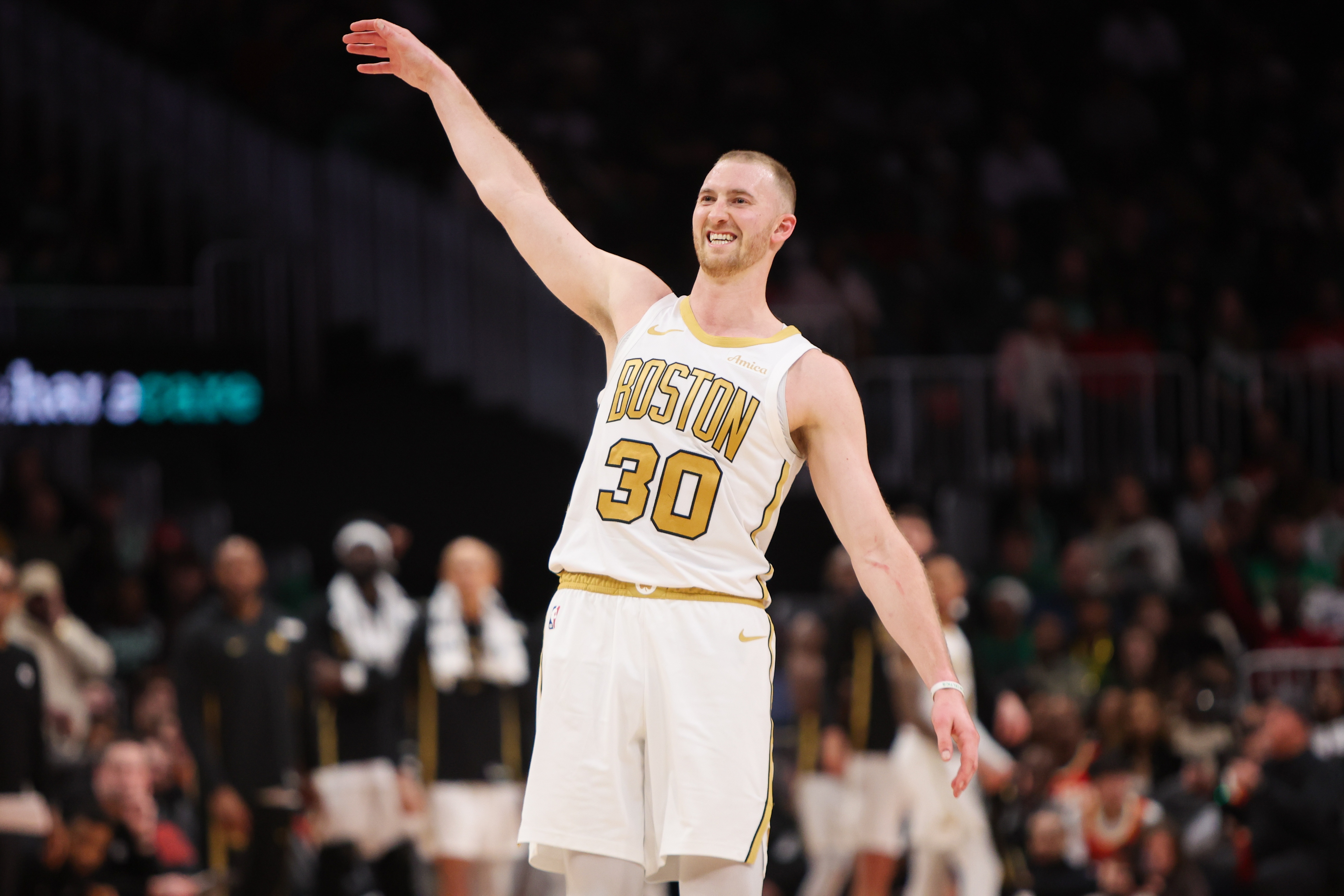 加拿大28规则-真准啊！豪泽8中6&amp;5记三分拿下17分6板3助