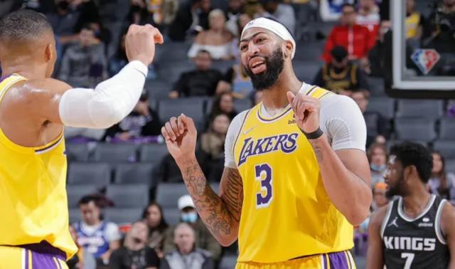 官方公告-浓眉:这赛季考验我的领导能力 大哥们鼓励我发声