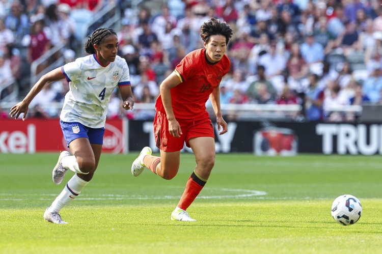 加拿大28-津媒：邵子钦处职业生涯重要上升期，留洋本菲卡目标踢女足欧冠